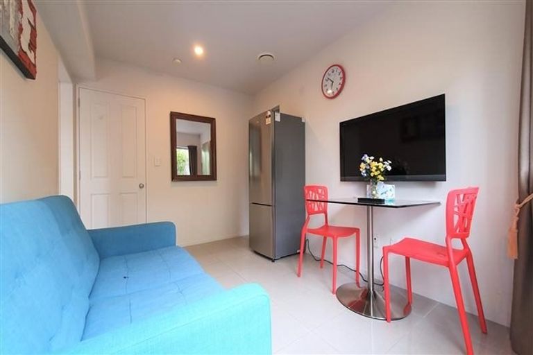 Photo of property in 29a Raleigh Road, Northcote, Auckland, 0627