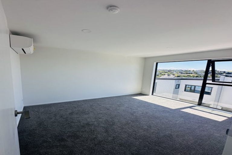 Photo of property in 1/1088 Beach Road, Torbay, Auckland, 0630