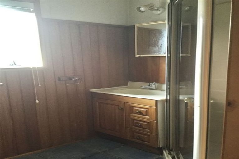 Photo of property in 56 Sherwood Avenue, Te Atatu South, Auckland, 0610