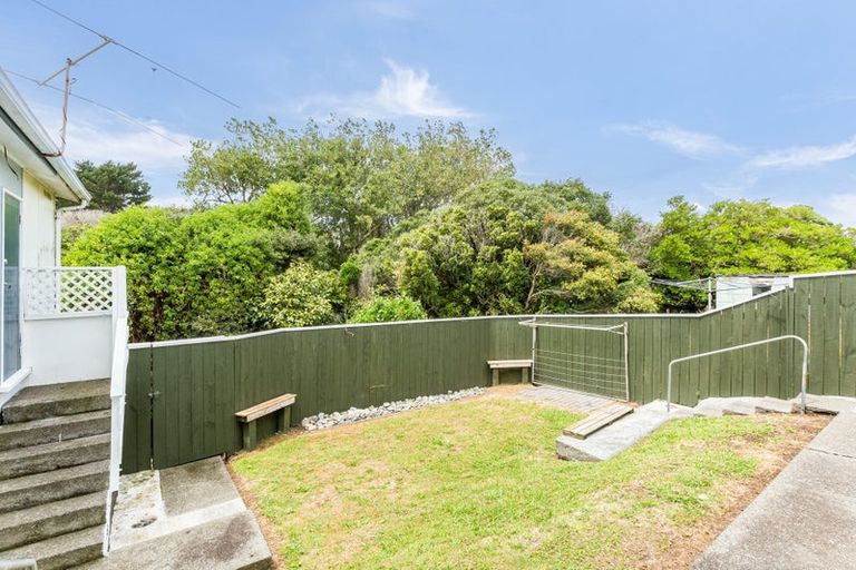 Photo of property in 15 Kapiti Crescent, Titahi Bay, Porirua, 5022