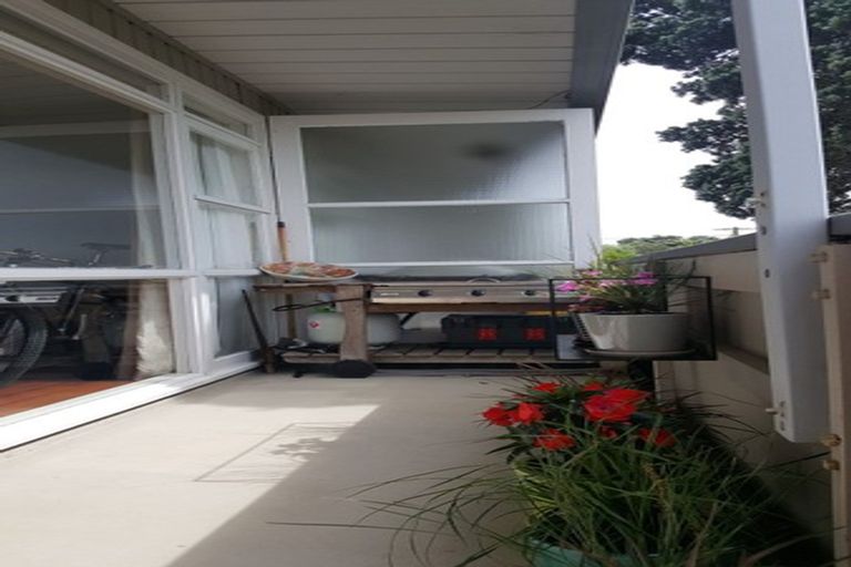 Photo of property in 5/77 Old Lake Road, Narrow Neck, Auckland, 0624