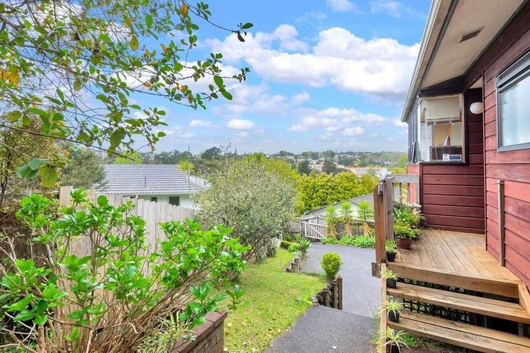 Photo of property in 2/6 Mcquoid Place, Glenfield, Auckland, 0629