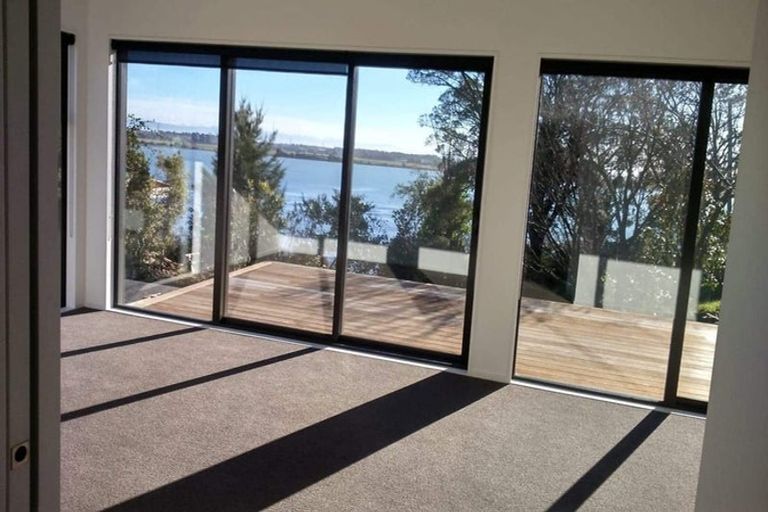 Photo of property in 5 Te Awakura Terrace, Mount Pleasant, Christchurch, 8081