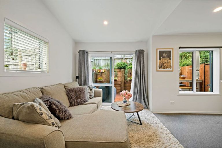 Photo of property in 12/30 John Jennings Drive, Oteha, Auckland, 0632