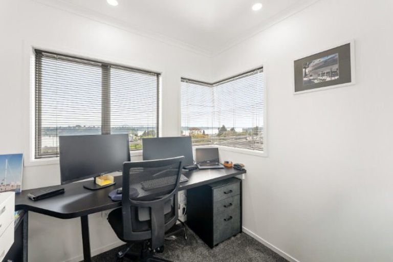 Photo of property in 36 Downing Place, Welcome Bay, Tauranga, 3112