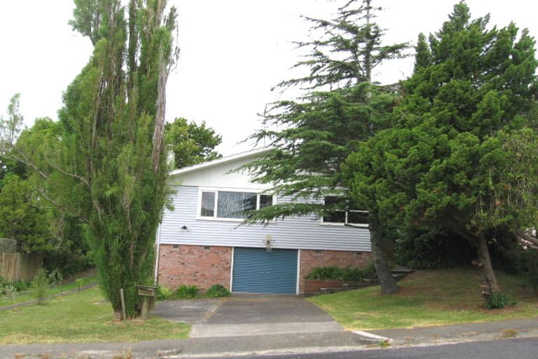 Photo of property in 19 Lyford Crescent, Sunnynook, Auckland, 0620