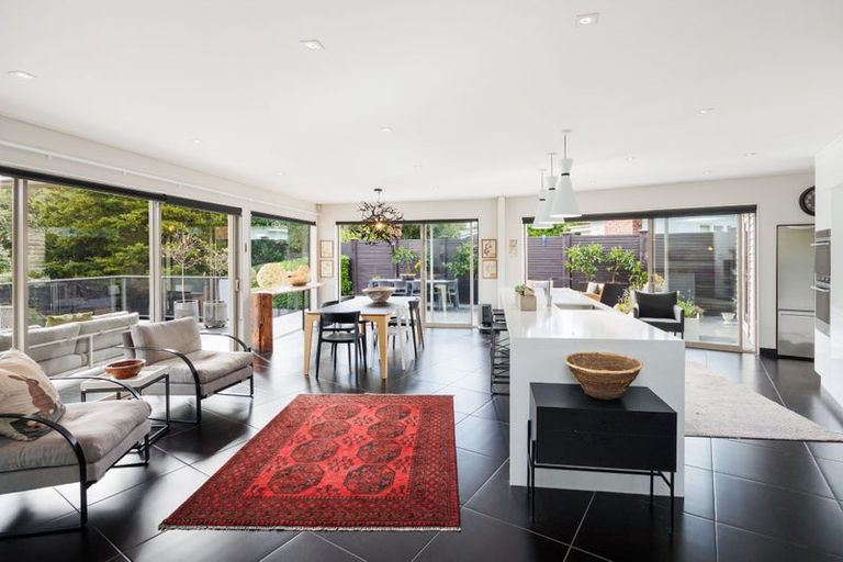 Photo of property in 25 Trent Avenue, Hokowhitu, Palmerston North, 4410