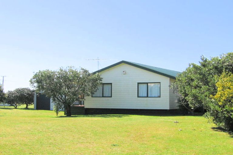 Photo of property in 17 Hicks Place, Cooks Beach, Whitianga, 3591