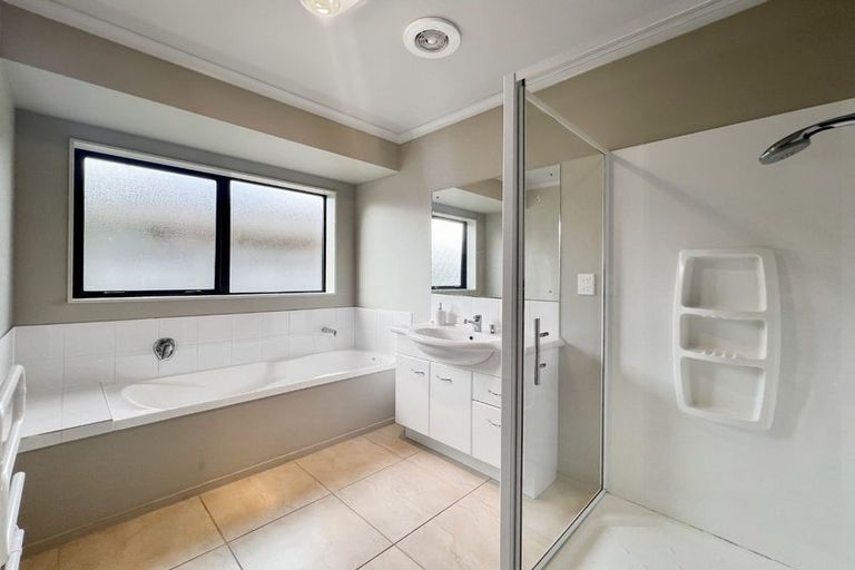 Photo of property in 22 Percy Kinsman Crescent, Riverstone Terraces, Upper Hutt, 5018