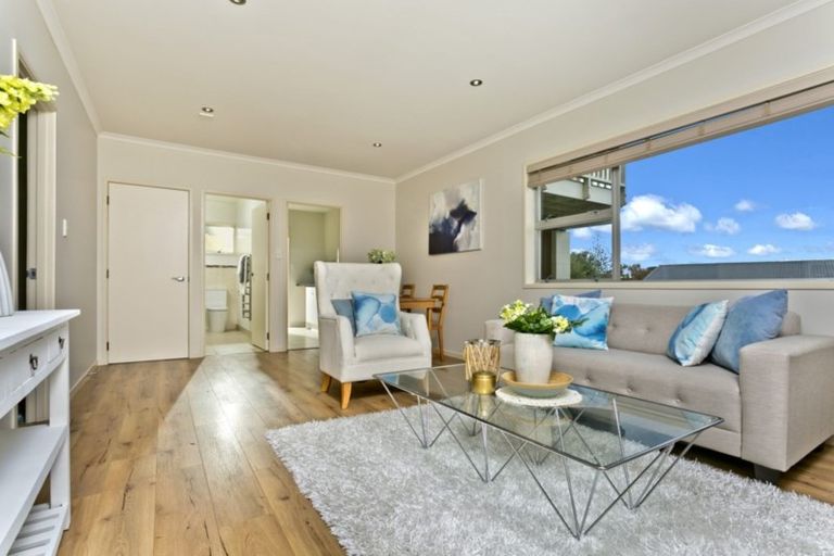Photo of property in 6 Asbury Crescent, Campbells Bay, Auckland, 0630
