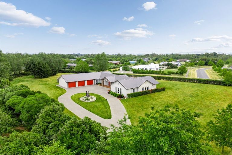 Photo of property in 98 Oxford Street, Martinborough, 5711