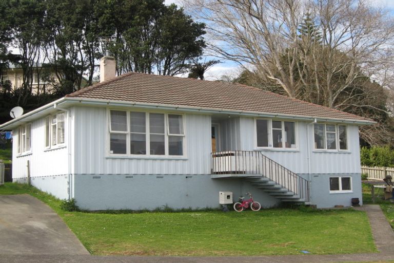 Photo of property in 9 Marton Place, Marfell, New Plymouth, 4310