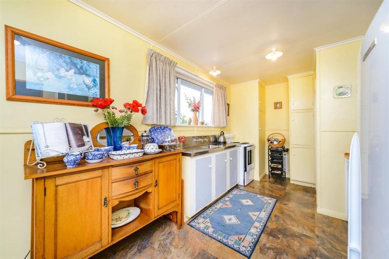 Photo of property in 27 Holland Crescent, Bulls, 4818