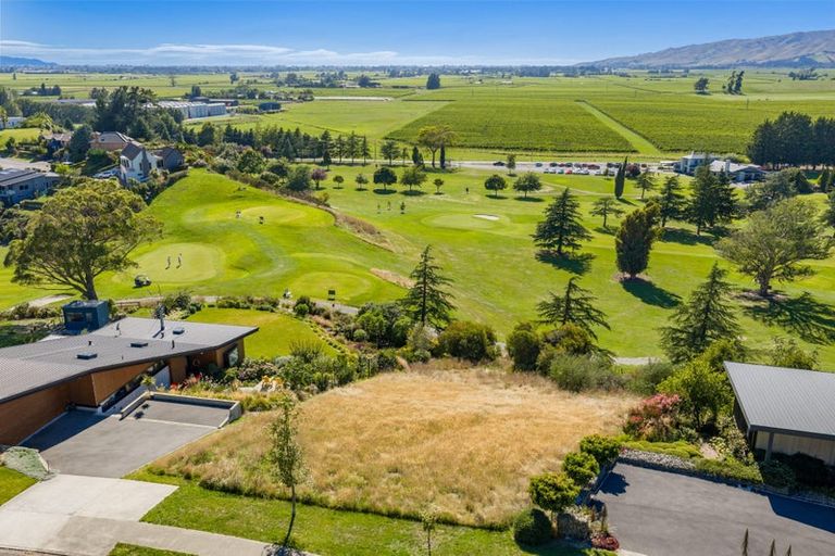 Photo of property in 22 Golf View Close, Fairhall, 7272