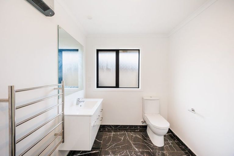 Photo of property in 5 Cyprus Place, Fitzherbert, Palmerston North, 4410