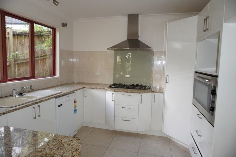 Photo of property in 2/72 Heathcote Road, Castor Bay, Auckland, 0620