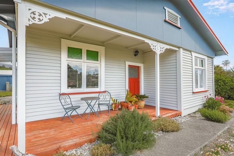 Photo of property in 10 Greenfield Street, Hector, 7822