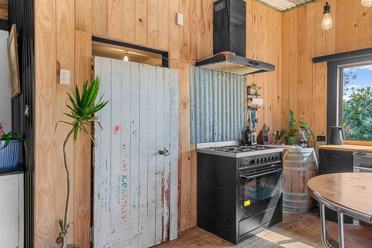 Photo of property in 106 Komiti Road, Tinopai, Matakohe, 0593