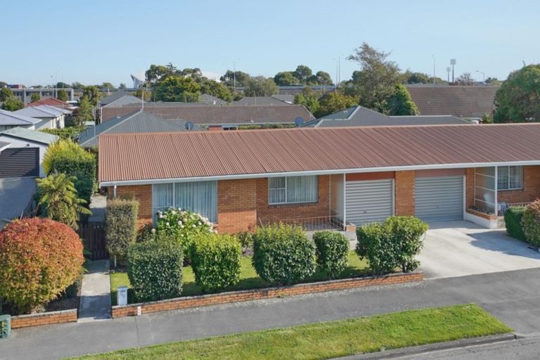 Photo of property in 2/4 Blakehall Place, Spreydon, Christchurch, 8024
