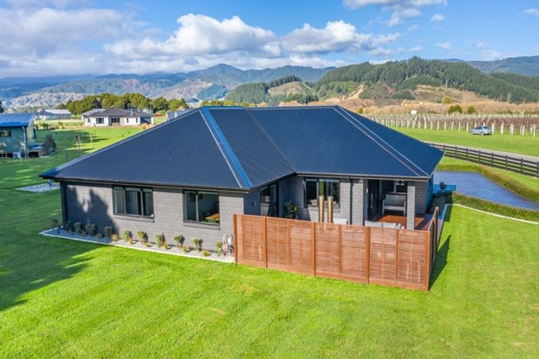 Photo of property in 30 Ohau Gravels Way, Ohau, Levin, 5570