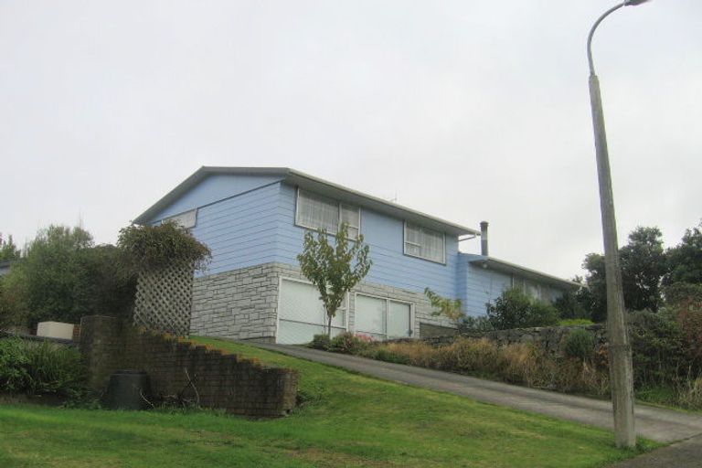 Photo of property in 16 Woolwich Close, Whitby, Porirua, 5024