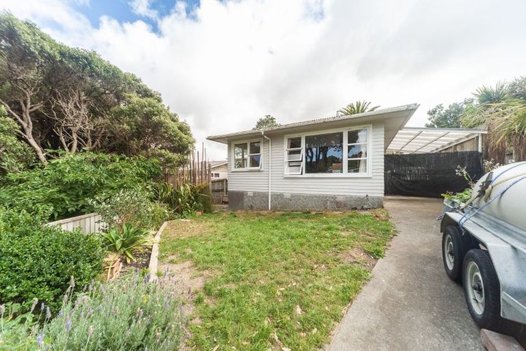 Photo of property in 3 Foyle Street, Island Bay, Wellington, 6023