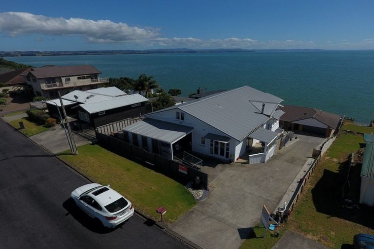 Photo of property in 30 Crispe Road, Clarks Beach, 2122