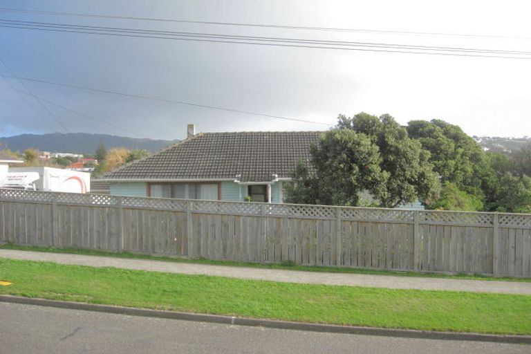 Photo of property in 4 Chaffey Crescent, Titahi Bay, Porirua, 5022
