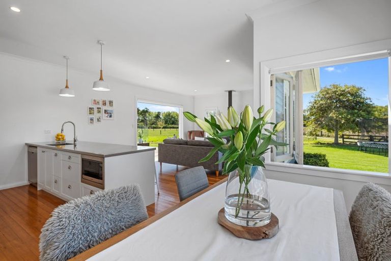Photo of property in 13 Trotting Course Drive, Kumeu, 0891