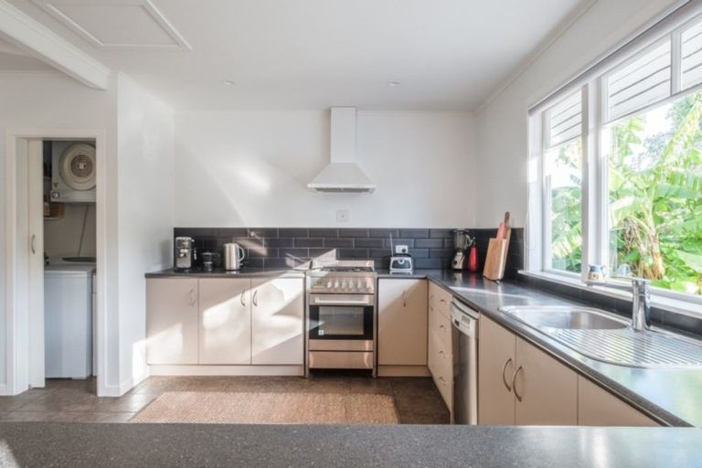 Photo of property in 30 Lysnar Street, Okitu, Gisborne, 4010