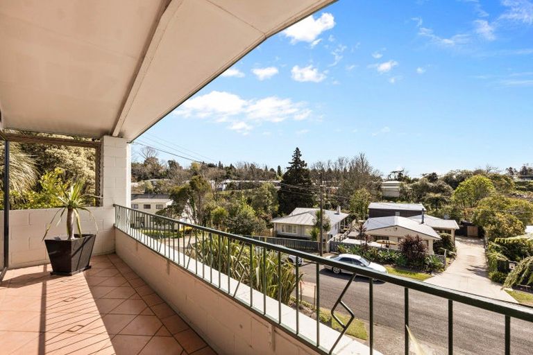 Photo of property in 12 Beaumont Crescent, Frankleigh Park, New Plymouth, 4310