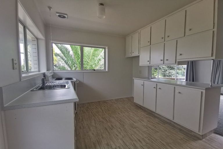 Photo of property in 1/76 Ravenwood Drive, Forrest Hill, Auckland, 0620