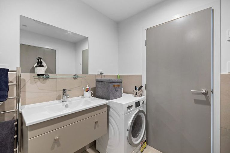 Photo of property in Wyndham Gardens Apartments, 30 Red Oaks Drive, Frankton, Queenstown, 9300