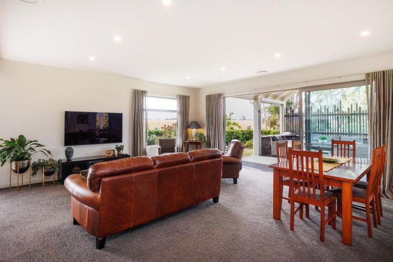 Photo of property in 20 Loveston Lane, Kelvin Grove, Palmerston North, 4470