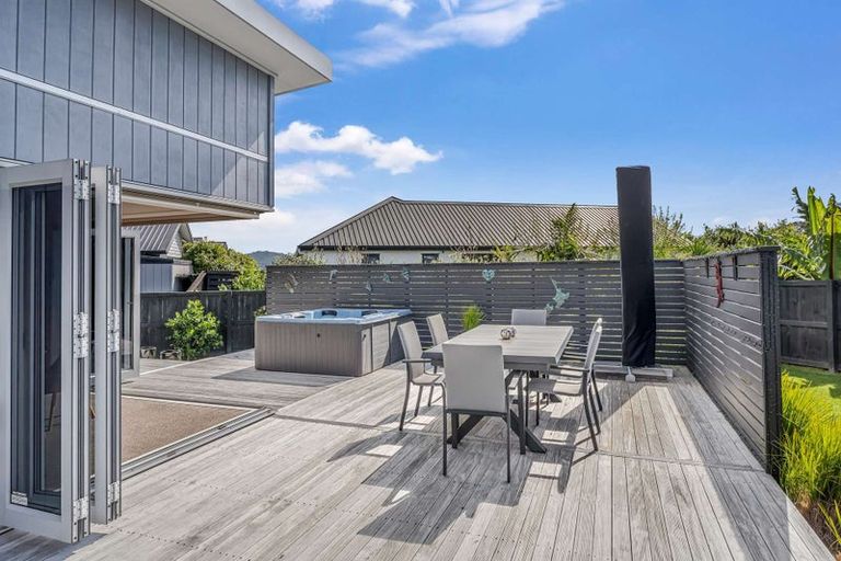 Photo of property in 10 Rena Place, Whitianga, 3510