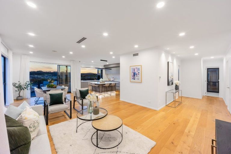 Photo of property in 73 Headsail Drive, Long Bay, Auckland, 0630