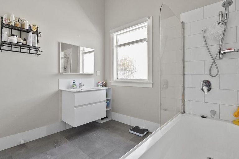 Photo of property in 84 Tomahawk Road, Andersons Bay, Dunedin, 9013