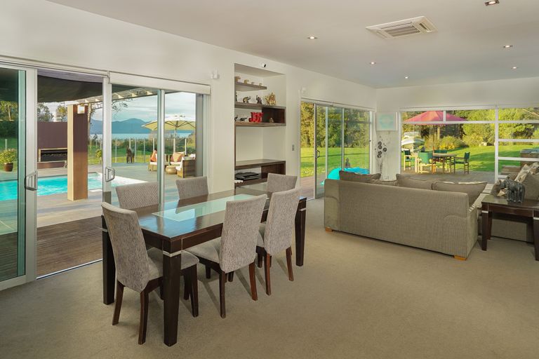 Photo of property in 10 Fantail Heights, Picton, 7220