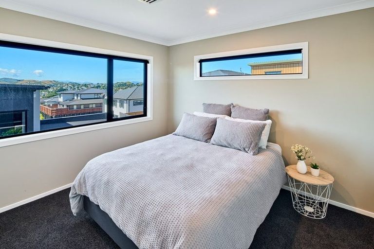 Photo of property in 12 Boeing Way, Newlands, Wellington, 6037