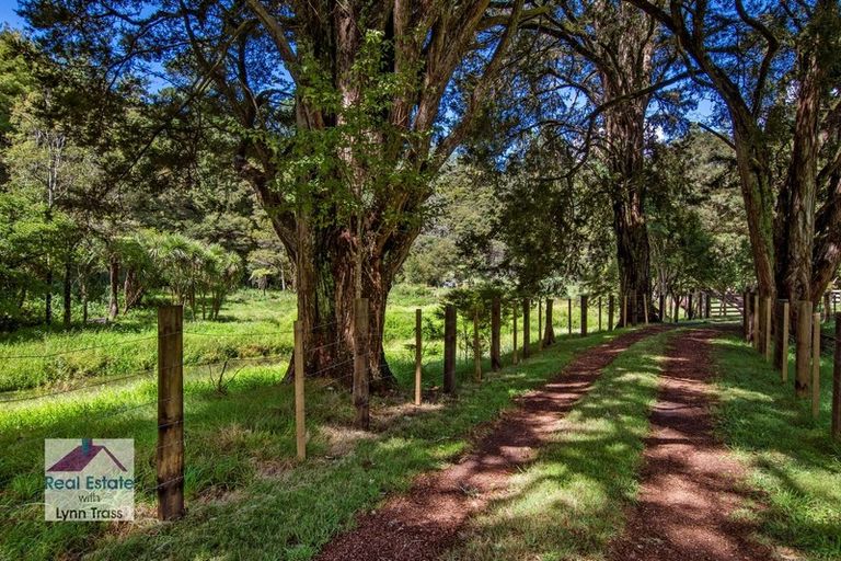 Photo of property in 1042 Ngunguru Road, Kiripaka, Whangarei, 0173