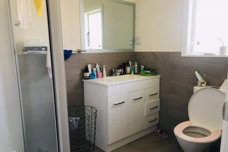 Photo of property in 2/306 Beach Road, Campbells Bay, Auckland, 0630