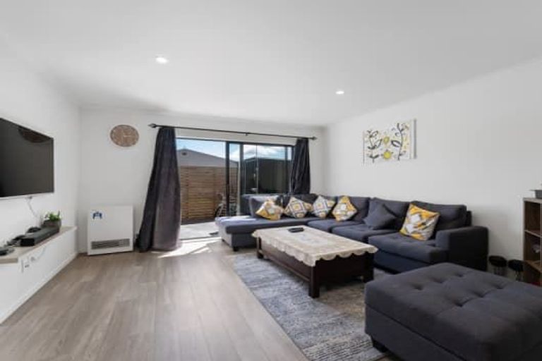 Photo of property in 19/9 Surrey Street, Tawa, Wellington, 5028