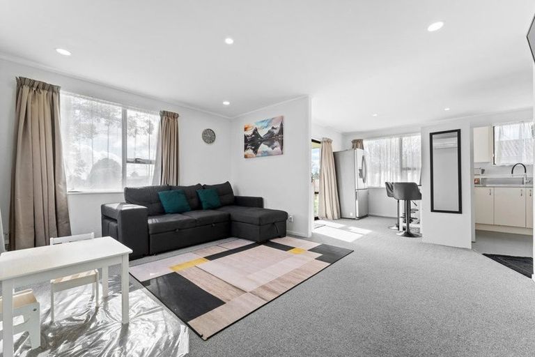 Photo of property in 1/14 Penion Drive, Flat Bush, Auckland, 2023