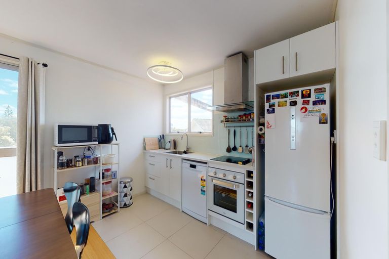 Photo of property in 8 Leatham Crescent, Opaheke, Papakura, 2113