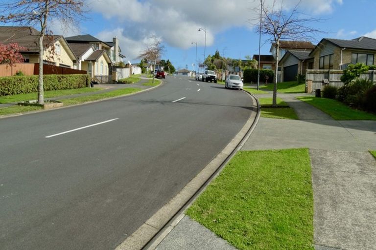 Photo of property in 85e Lake Panorama Drive, Henderson Valley, Auckland, 0614