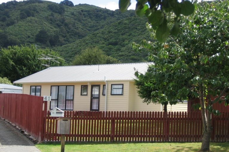 Photo of property in 41 Delaware Grove, Totara Park, Upper Hutt, 5018