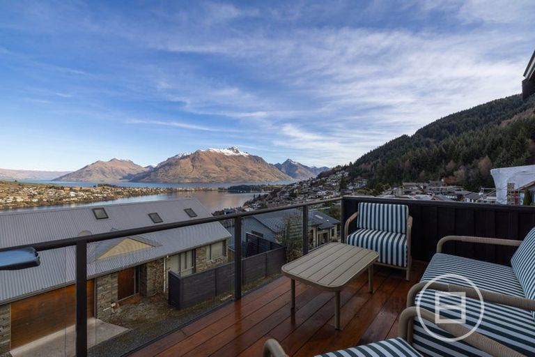 Photo of property in 19 Stone Ridge Place, Queenstown, 9300