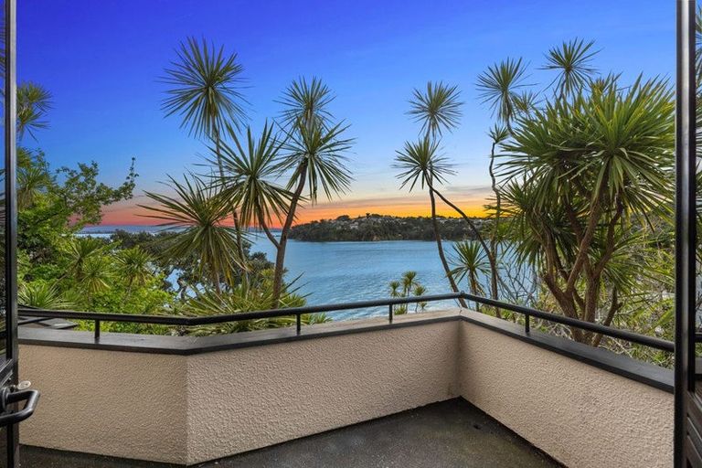 Photo of property in 2/102 Queen Street, Northcote Point, Auckland, 0627