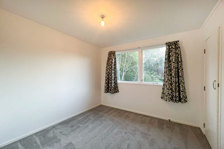 Photo of property in 35 Takapu Street, Henderson, Auckland, 0612