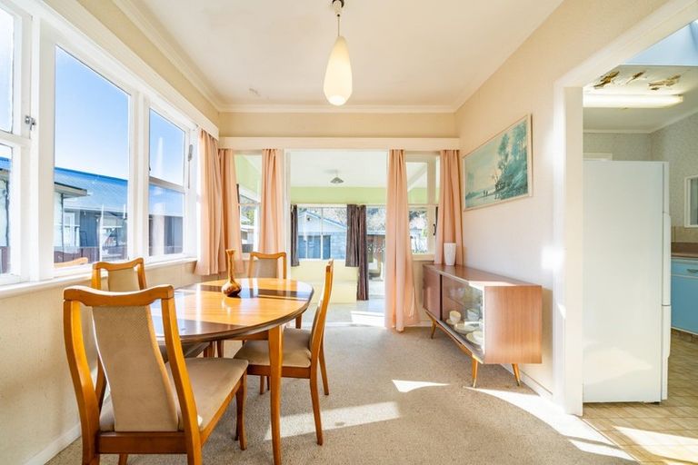 Photo of property in 23 Pinehaven Road, Pinehaven, Upper Hutt, 5019